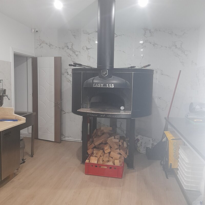 Vanzare cuptor pizza pe lemne